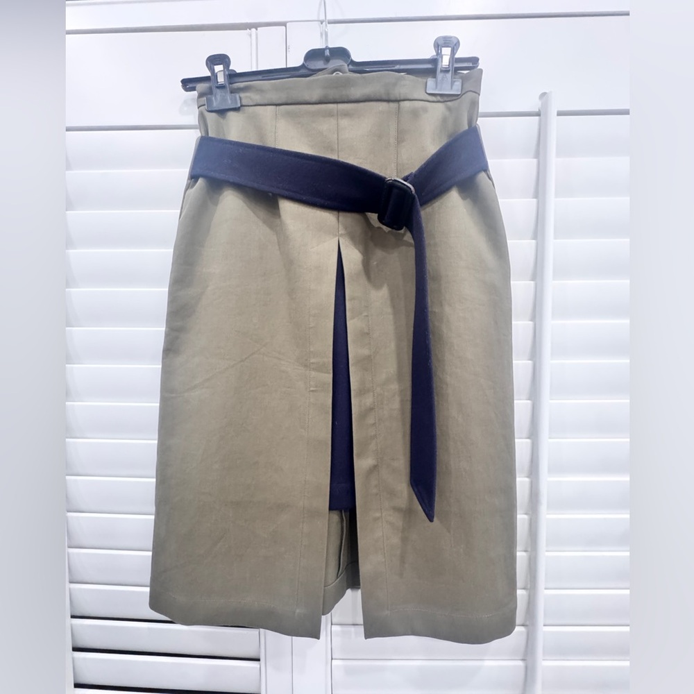 Chic Army Green Cotton Skirt with Navy Belt